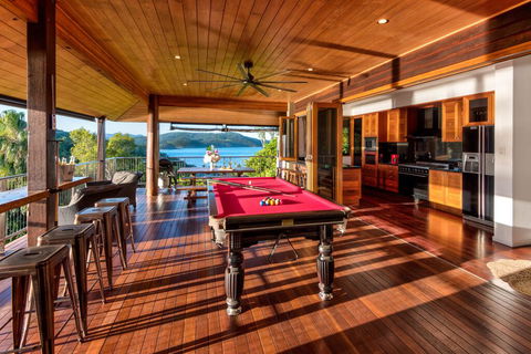 Uisce Luxury Holiday House With Jacuzzi Pool Table Cinema Premium Foxtel And Two Buggies - Accommodation Guide 3