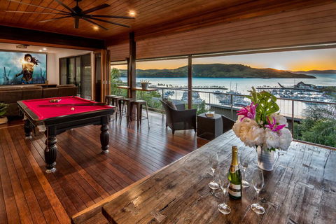 Uisce Luxury Holiday House With Jacuzzi Pool Table Cinema Premium Foxtel And Two Buggies - Accommodation Guide 2