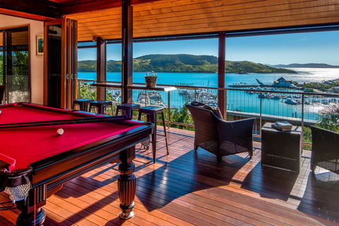 Uisce Luxury Holiday House With Jacuzzi Pool Table Cinema Premium Foxtel And Two Buggies - Accommodation Guide 0