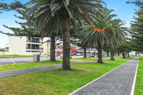 Ultimate Esplanade - 3 Storey Experience - WiFi - Accommodation Asia 2