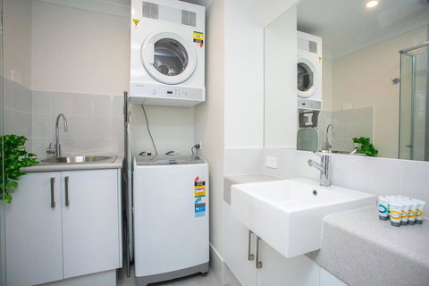 Ultimate Oasis Condo. Wifi + Netflix + Parking - Accommodation Asia 2