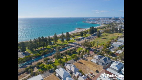 Ultra Stylish Fremantle Area - Accommodation Guide 1