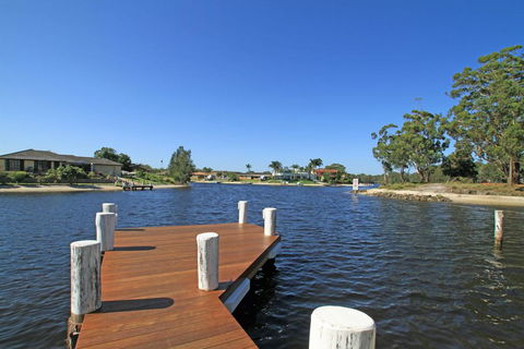 Unbeatable Waterfront Location - Accommodation Asia 2