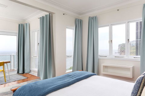 Unbelievable Clifftop Townhouse With Ocean Views - Accommodation Asia 2