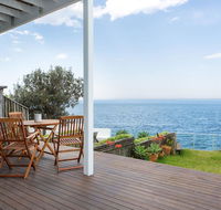 Unbelievable Clifftop Townhouse with Ocean Views - Accommodation Asia