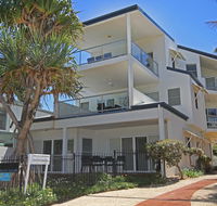 Unit 2 Beach Gallery 9 Andrew Street Point Arkwright 500 BOND LINEN SUPPLIED - Accommodation Asia