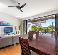 Unit 3 Rainbow Surf - Modern double storey townhouse with large shared pool close to beach and shop - Accommodation Asia