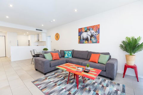Urban Jungle! Executive Apartment In Heart Of CBD - Accommodation Asia 0