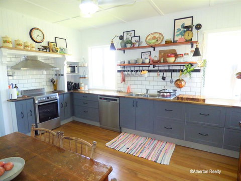 Victoria House - Accommodation Asia 1