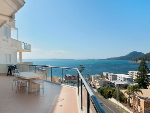 Views, Views & More Views, Sub-Penthouse In Shoal Bay - Accommodation Guide 2