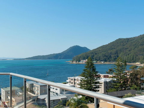 Views, Views & More Views, Sub-Penthouse In Shoal Bay - Accommodation Guide 1