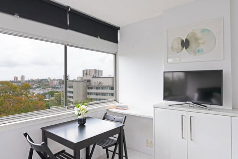 Views To Die For// Studio Rushcutters Bay // Free Parking - Accommodation Asia 3