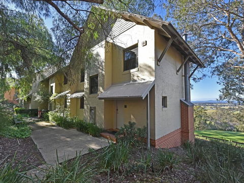Villa 2br 540 Greenview Resort Condo Located Within Cypress Lakes Resort Nothing Is More Central - Accommodation Asia 3