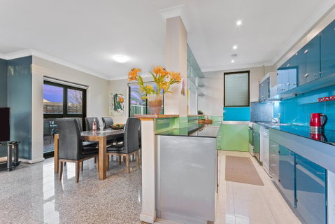 Villa De Marseilles - Melbourne - Accommodation Guide 2