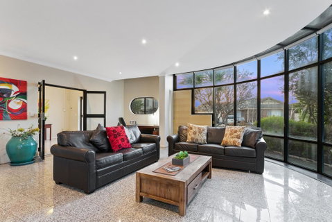 Villa De Marseilles - Melbourne - Accommodation Guide 0