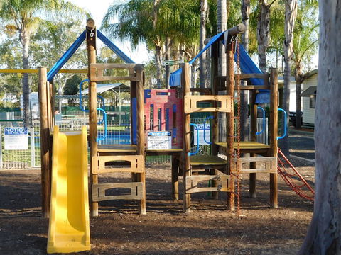 Villa Holiday Park - Accommodation Guide 1