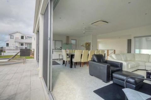 Villa Moyne - Located In A Quiet Cul De Sac And Designed For Beach Families - Accommodation Asia 3