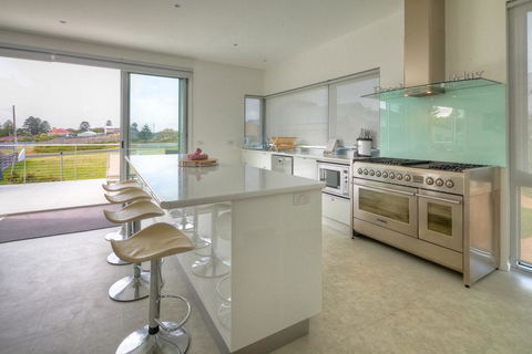 Villa Moyne - Located In A Quiet Cul De Sac And Designed For Beach Families - Accommodation Asia 1