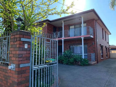 Vintage House In Bentleigh East - Accommodation Guide 2