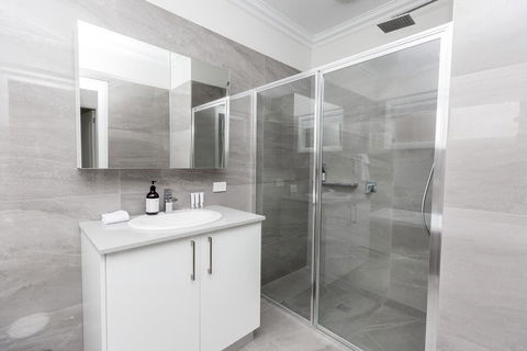 Wagga Apartments #3 - Accommodation Asia 3