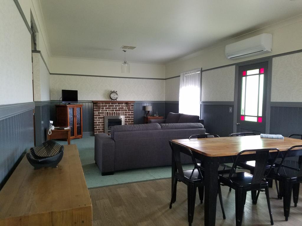 Wallacetown NSW Accommodation Asia