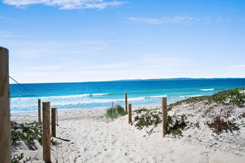 Walk To Surf Beach, Club And Shops - Sands Court Boyd St, Woorim - Accommodation Guide 2