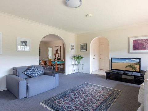 Walling-Clifton Gardens - Backing Onto Golf Course - Accommodation Asia 2