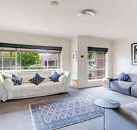 Walling-Clifton Gardens - backing onto golf course - Accommodation Asia