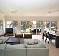 Wangi Lakehouse - renovated Lake Macquarie lakefront Location - Accommodation China