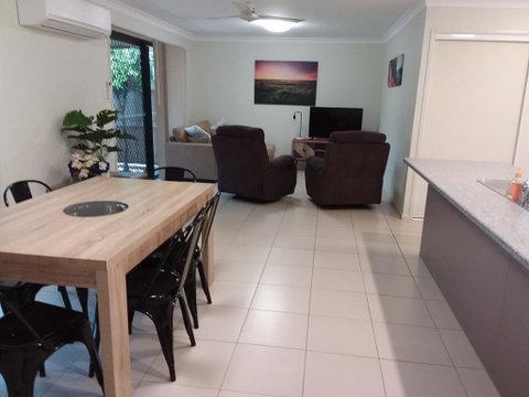 Waratah And Wattle Apartments - Accommodation Guide 0