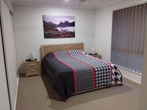 Waratah And Wattle Apartments - Accommodation Guide 2