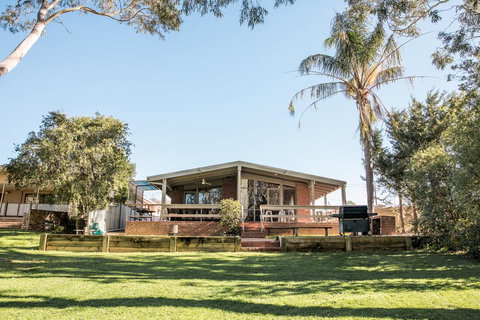 Water's Edge Bundalong - Accommodation Asia 1