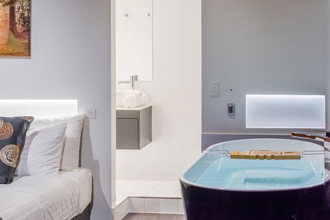 Waterfall Springs Retreat - Accommodation Asia 0