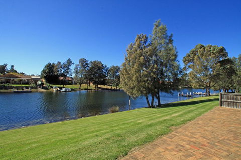 Waterfront Getaway In Sussex - Accommodation Asia 2