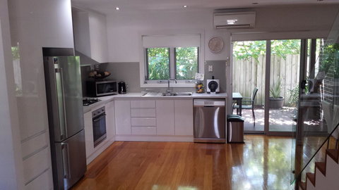 Central To Cowes - Accommodation Asia 4