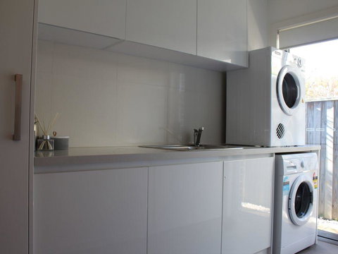 Central To Cowes - Accommodation Asia 10