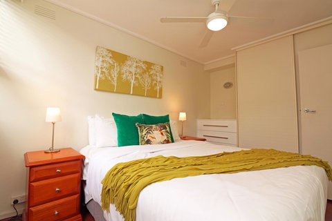 Colour Pop Fitzroy - 3 Bedroom Pet Friendly - Accommodation Asia 14
