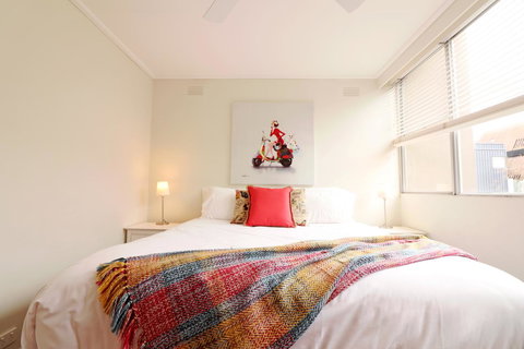 Colour Pop Fitzroy - 3 Bedroom Pet Friendly - Accommodation Asia 10