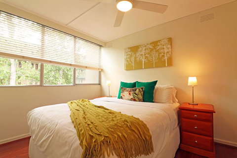 Colour Pop Fitzroy - 3 Bedroom Pet Friendly - Accommodation Asia 13