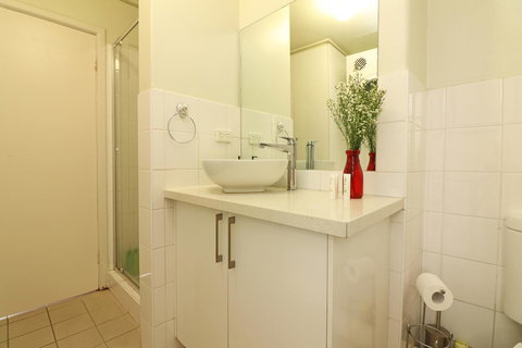 Colour Pop Fitzroy - 3 Bedroom Pet Friendly - Accommodation Asia 20