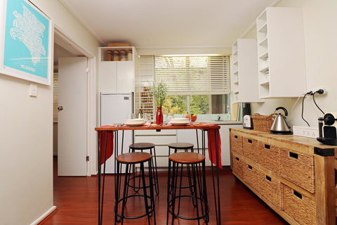 Colour Pop Fitzroy - 3 Bedroom Pet Friendly - Accommodation Asia 3