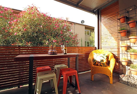 Colour Pop Fitzroy - 3 Bedroom Pet Friendly - Accommodation Asia 6