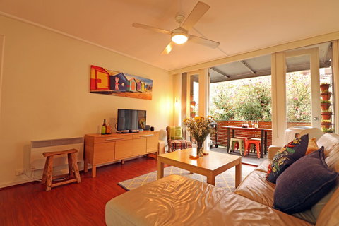 Colour Pop Fitzroy - 3 Bedroom Pet Friendly - Accommodation Asia 1