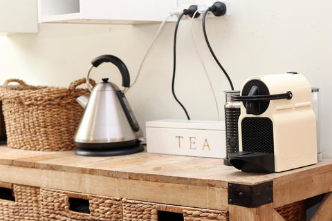 Colour Pop Fitzroy - 3 Bedroom Pet Friendly - Accommodation Asia 25