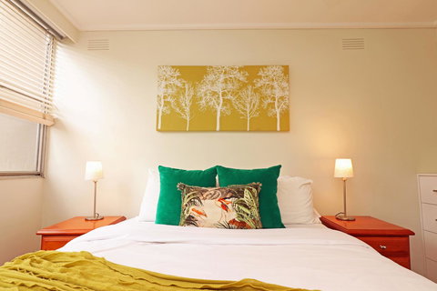 Colour Pop Fitzroy - 3 Bedroom Pet Friendly - Accommodation Asia 15