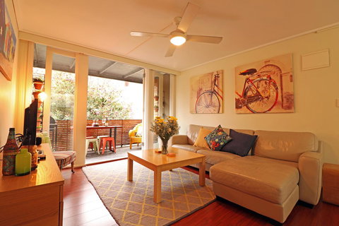 Colour Pop Fitzroy - 3 Bedroom Pet Friendly - Accommodation Asia 2
