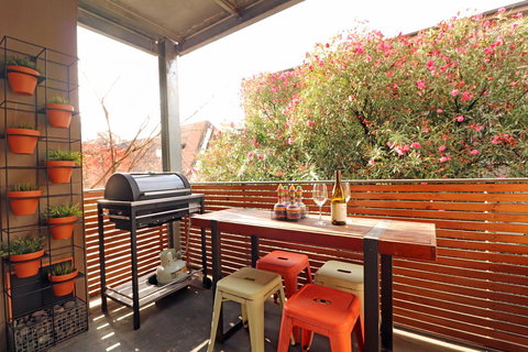 Colour Pop Fitzroy - 3 Bedroom Pet Friendly - Accommodation Asia 7