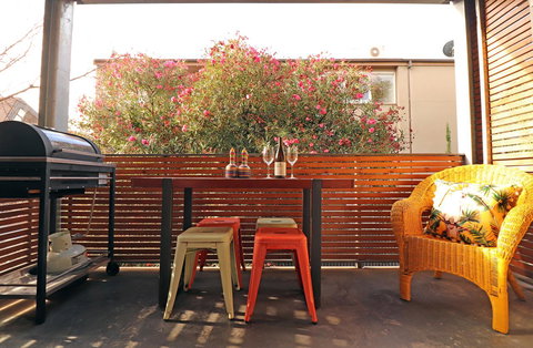 Colour Pop Fitzroy - 3 Bedroom Pet Friendly - Accommodation Asia 8