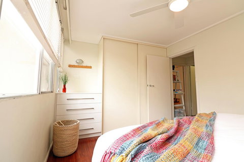 Colour Pop Fitzroy - 3 Bedroom Pet Friendly - Accommodation Asia 12