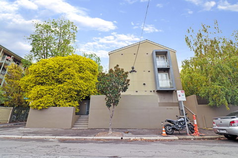 Colour Pop Fitzroy - 3 Bedroom Pet Friendly - Accommodation Asia 28
